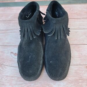 Minnetonka Black Fringe Suede Boots